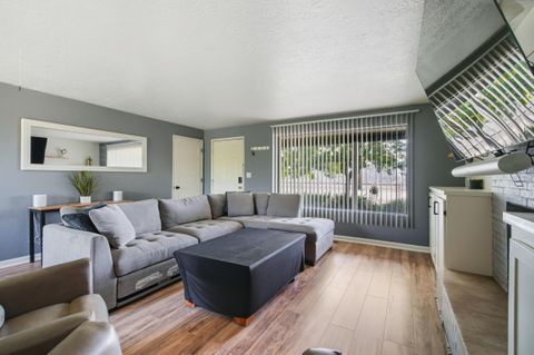 Tiny photo for 664 SW 35th Street, Redmond, OR 97756 (MLS # 220221732)