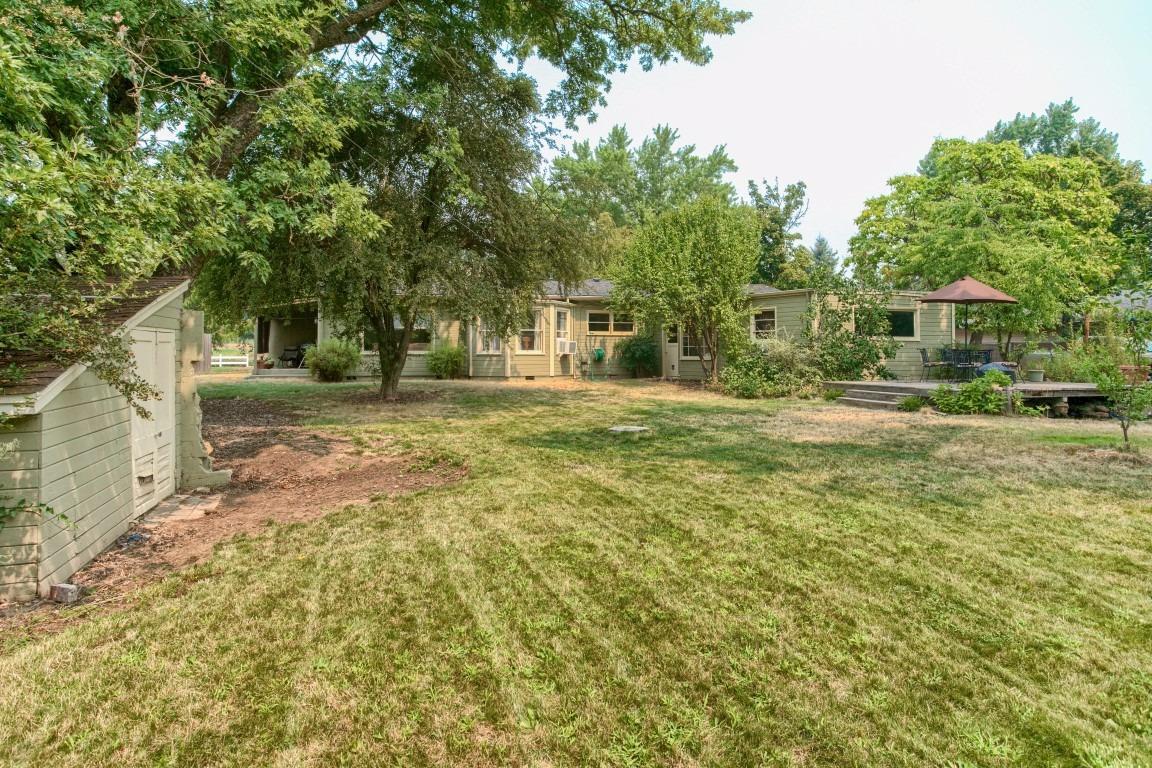 Country Club Manor - Residential