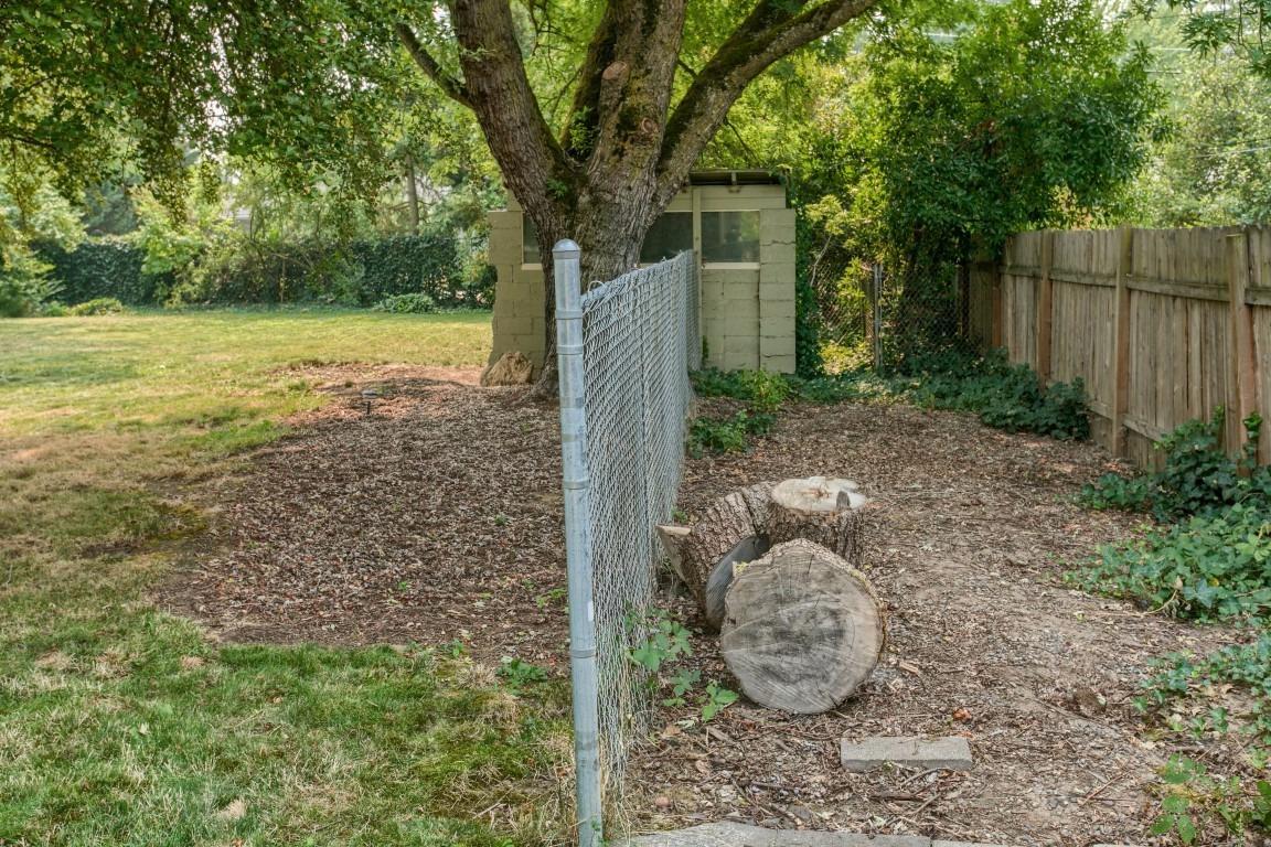 Country Club Manor - Residential