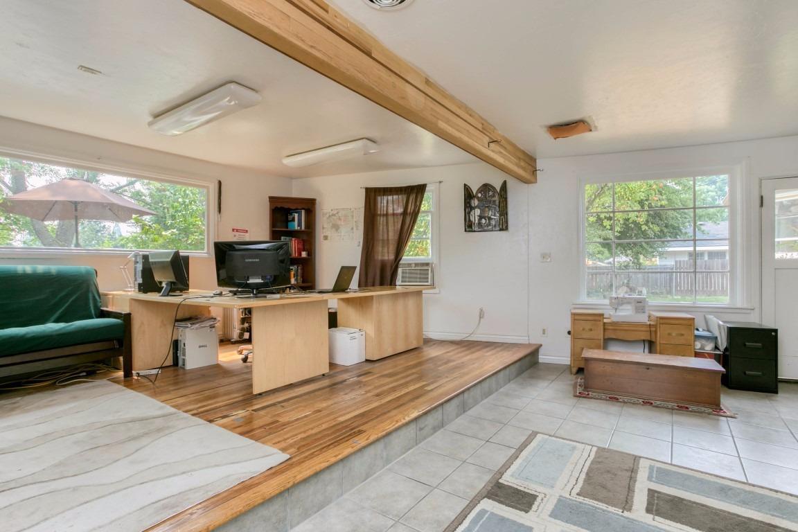 Country Club Manor - Residential