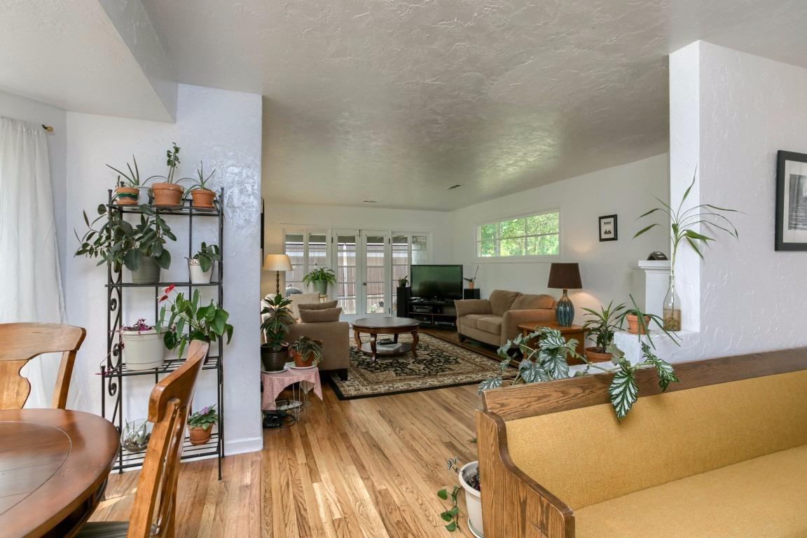 Country Club Manor - Residential