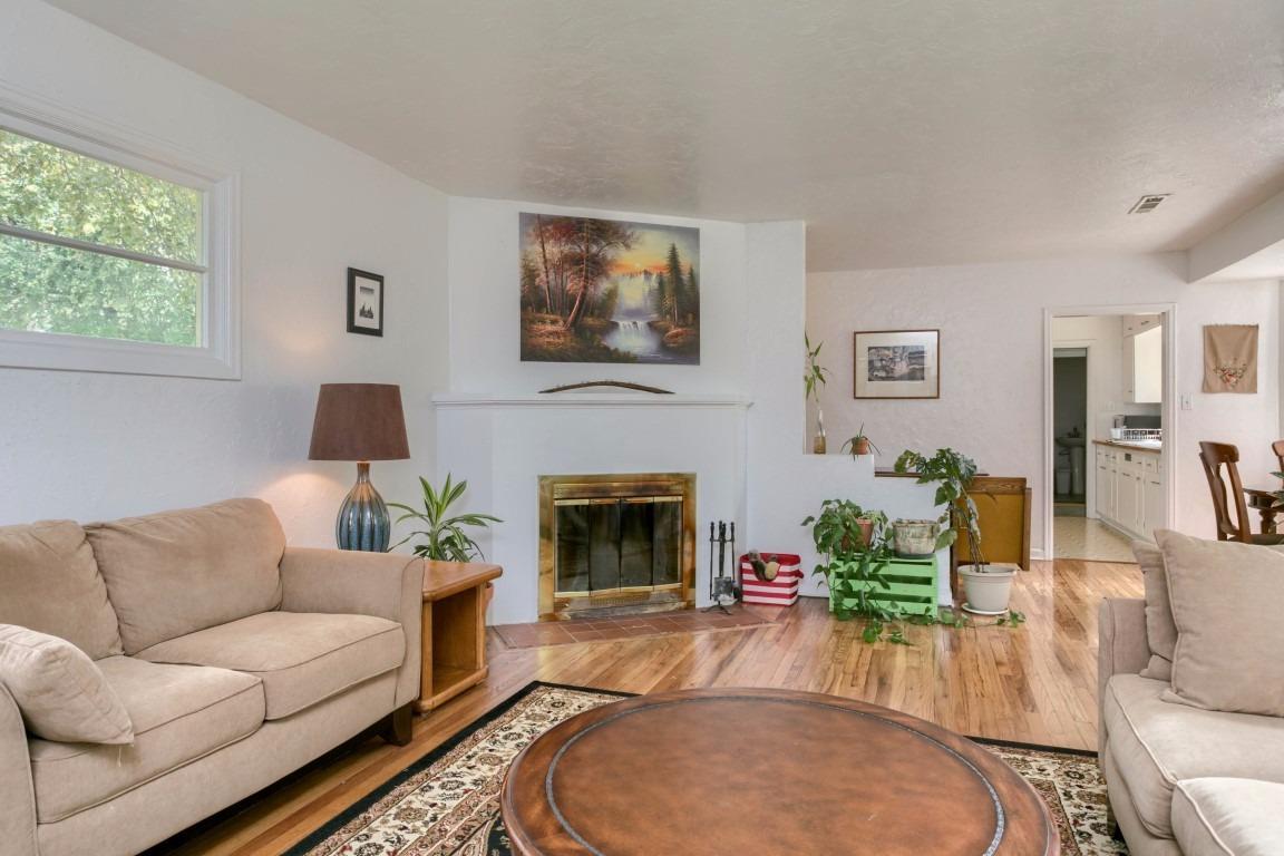 Country Club Manor - Residential