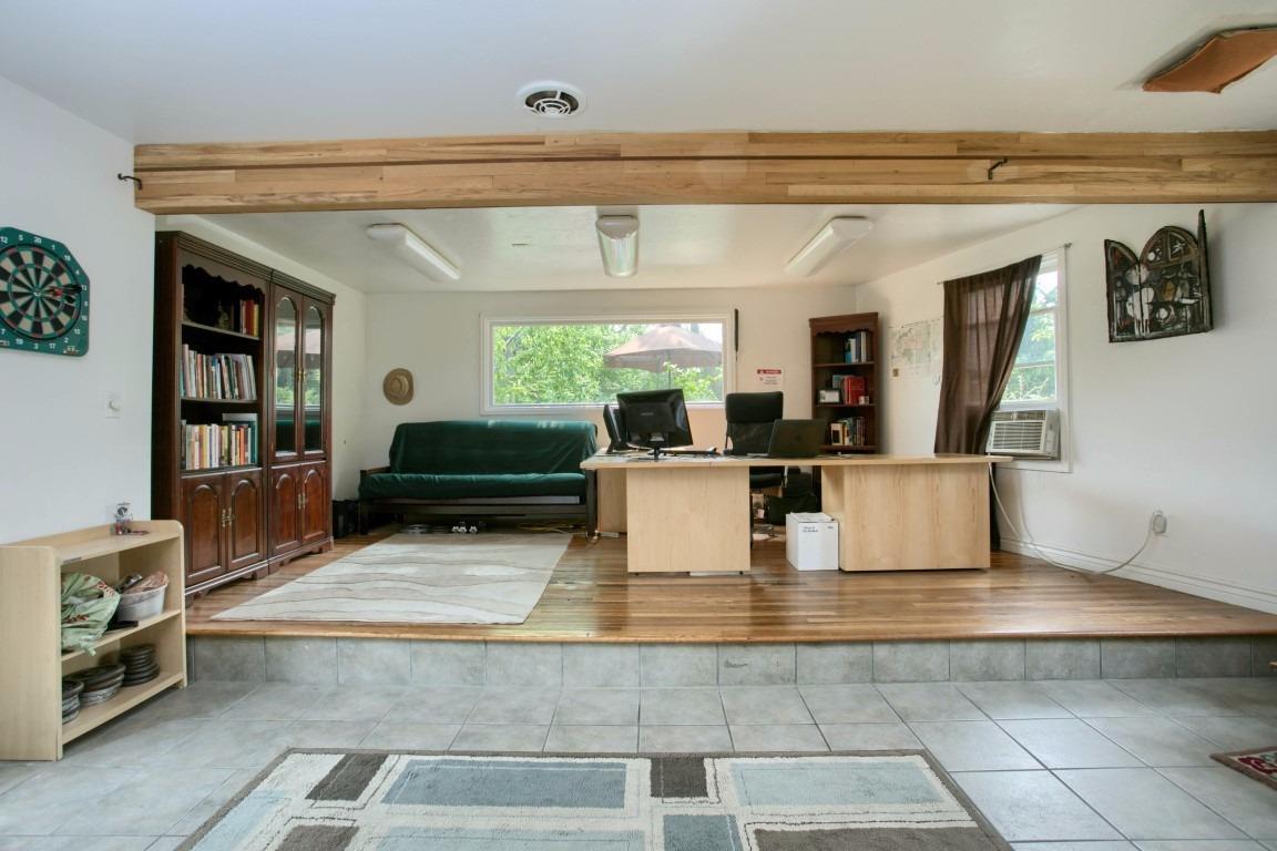 Country Club Manor - Residential