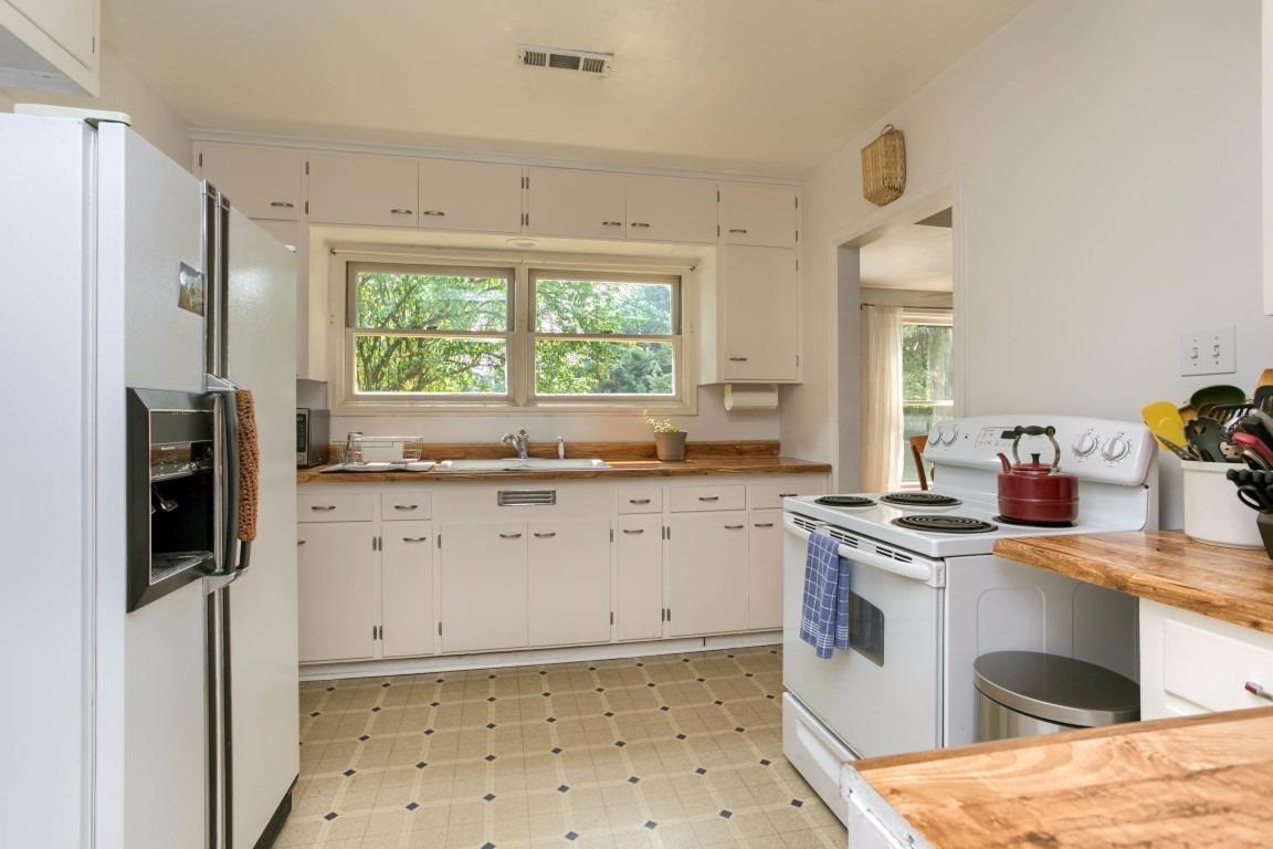 Country Club Manor - Residential