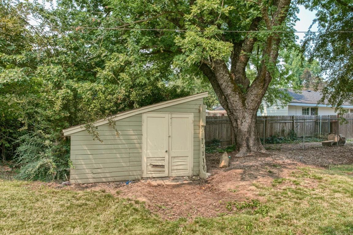 Country Club Manor - Residential