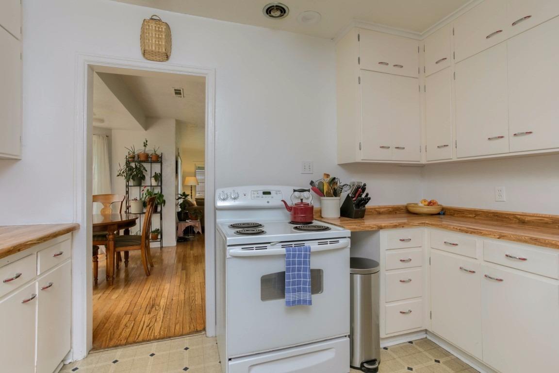 Country Club Manor - Residential