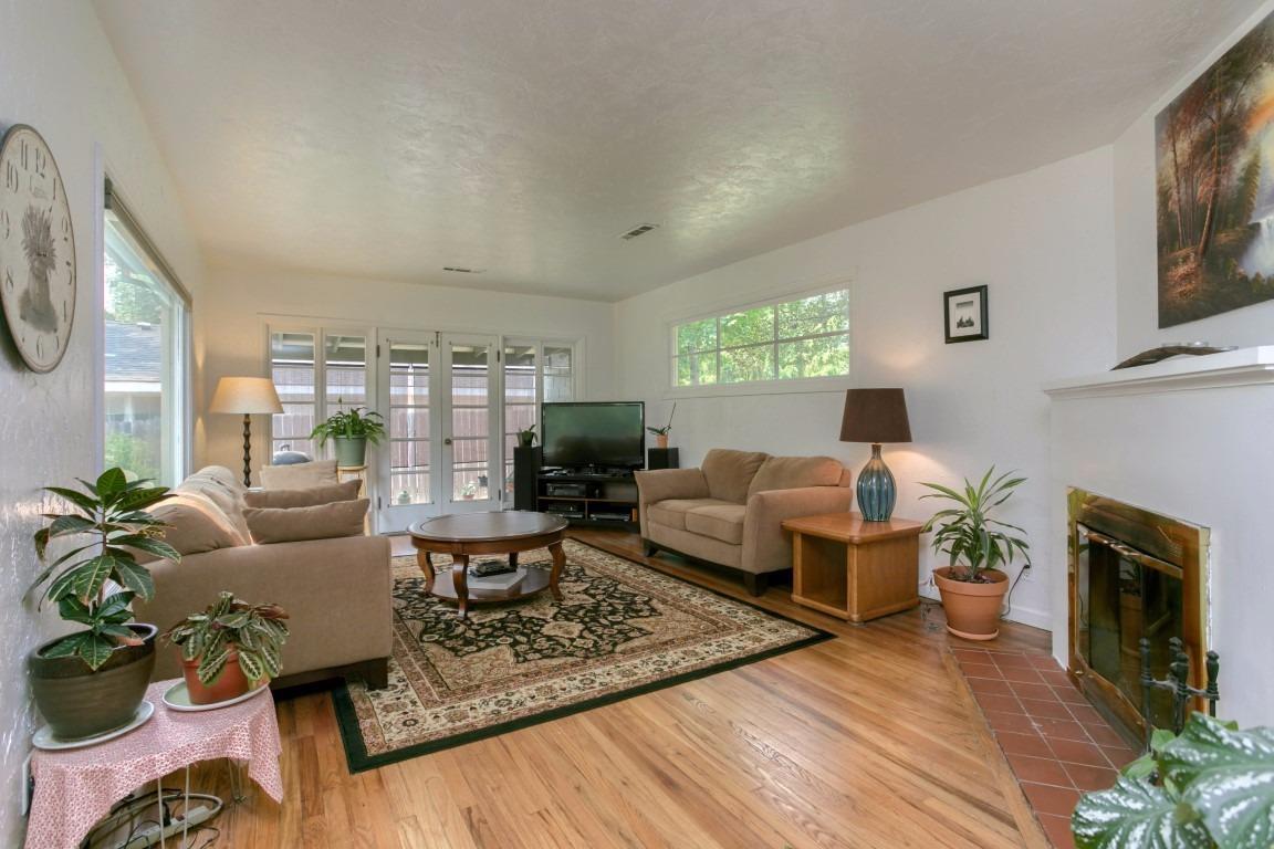 Country Club Manor - Residential