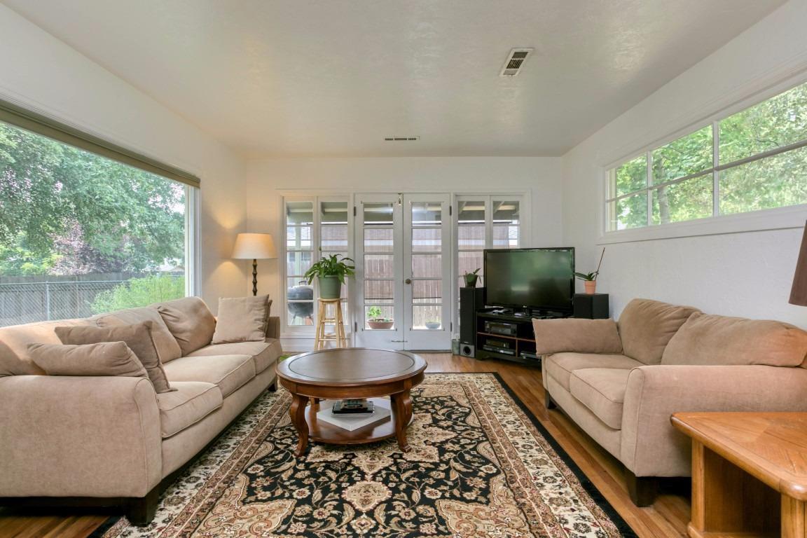 Country Club Manor - Residential