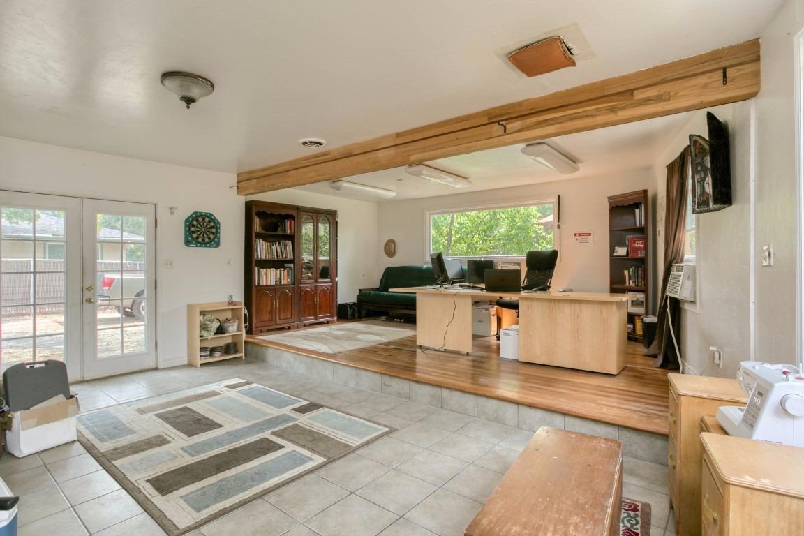 Country Club Manor - Residential