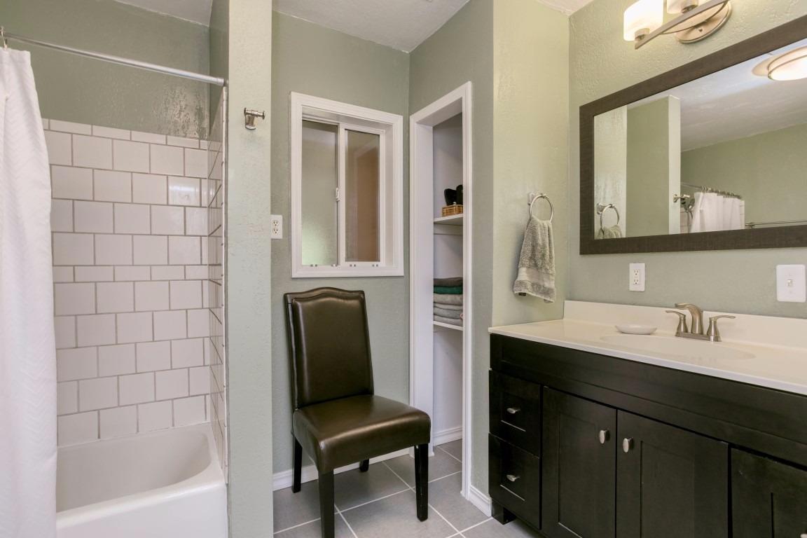 Country Club Manor - Residential