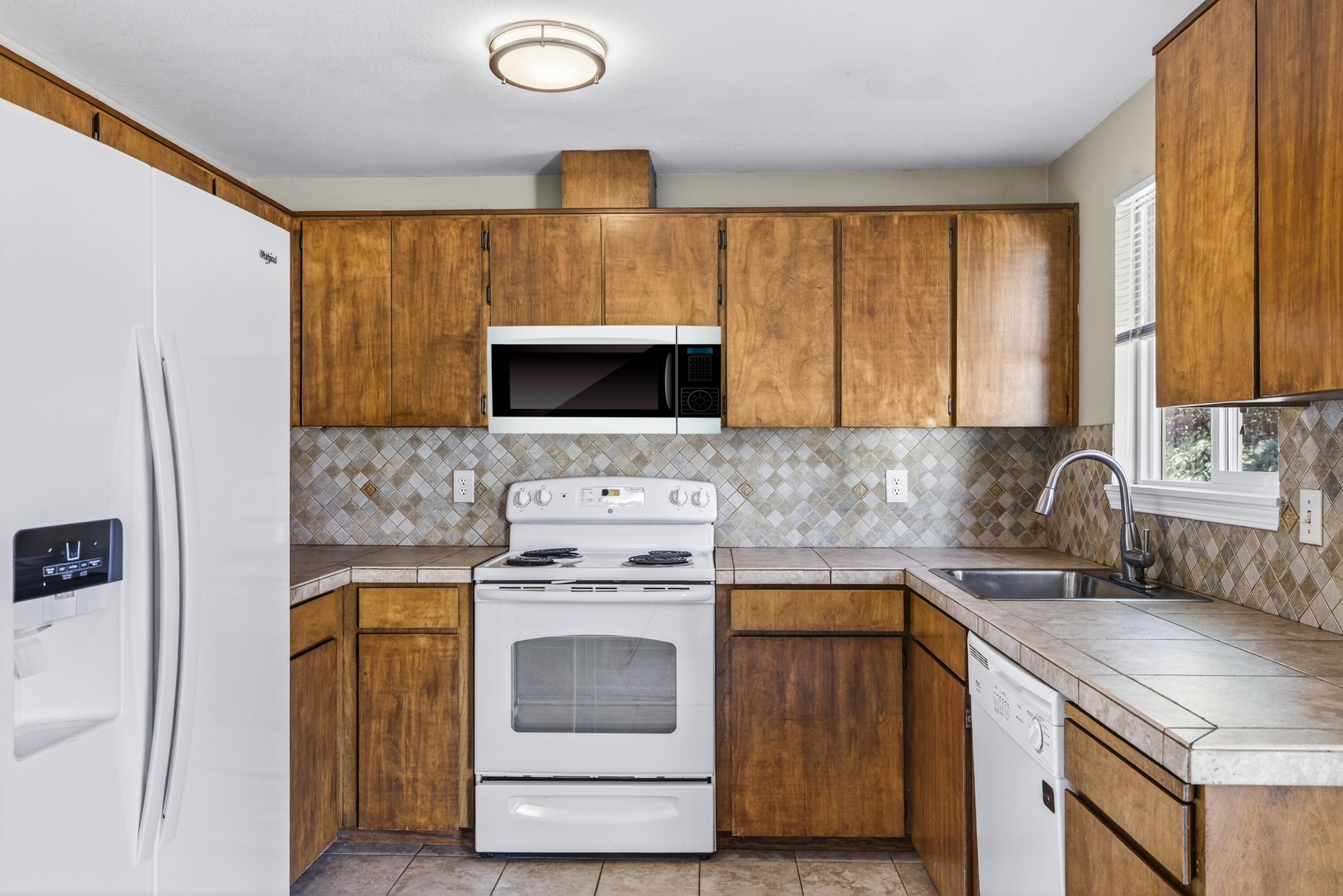 2739 NE Cordata Drive