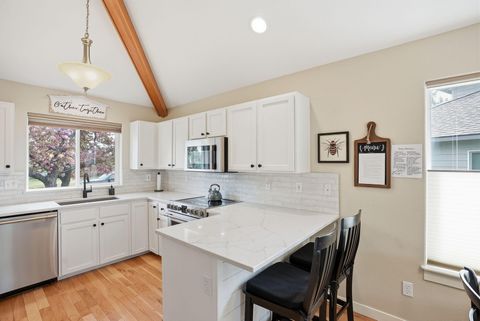 Tiny photo for 999 Golden Pheasant Drive, Redmond, OR 97756 (MLS # 220219398)