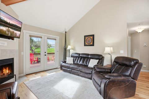 Tiny photo for 999 Golden Pheasant Drive, Redmond, OR 97756 (MLS # 220219398)