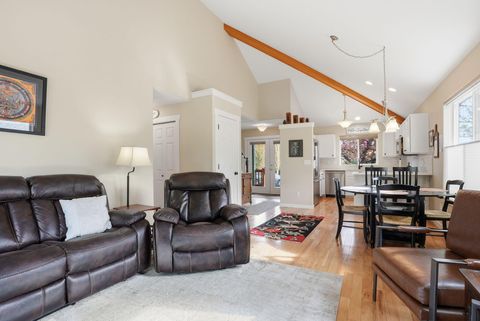 Tiny photo for 999 Golden Pheasant Drive, Redmond, OR 97756 (MLS # 220219398)