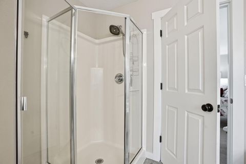 Tiny photo for 999 Golden Pheasant Drive, Redmond, OR 97756 (MLS # 220219398)