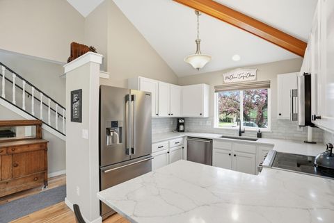 Tiny photo for 999 Golden Pheasant Drive, Redmond, OR 97756 (MLS # 220219398)