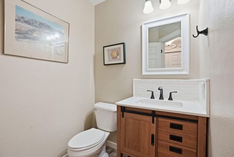 Tiny photo for 999 Golden Pheasant Drive, Redmond, OR 97756 (MLS # 220219398)