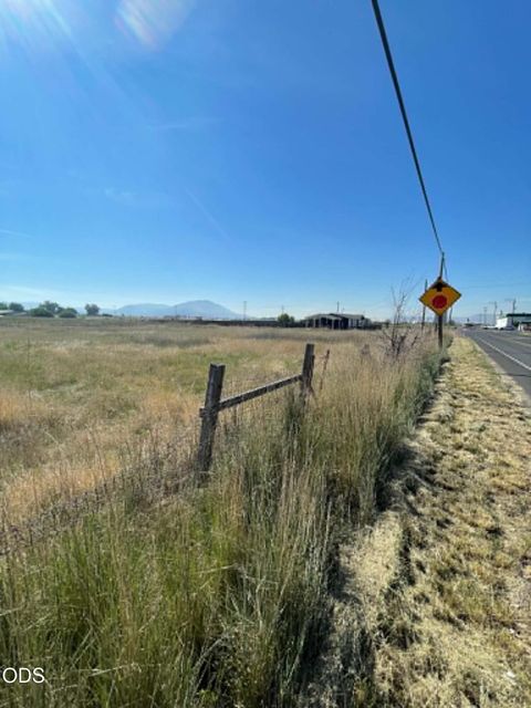 Tiny photo for 0 Summers Lane, Klamath Falls, OR 97603 (MLS # 220225818)