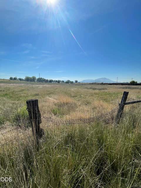 Tiny photo for 0 Summers Lane, Klamath Falls, OR 97603 (MLS # 220225818)