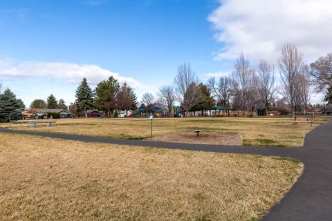 Tiny photo for 1650 SW 16th Street, Redmond, OR 97756 (MLS # 220217362)