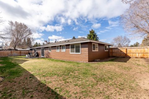 Tiny photo for 1650 SW 16th Street, Redmond, OR 97756 (MLS # 220217362)