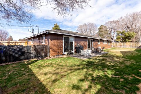 Tiny photo for 1650 SW 16th Street, Redmond, OR 97756 (MLS # 220217362)