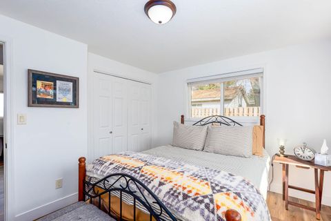 Tiny photo for 1650 SW 16th Street, Redmond, OR 97756 (MLS # 220217362)