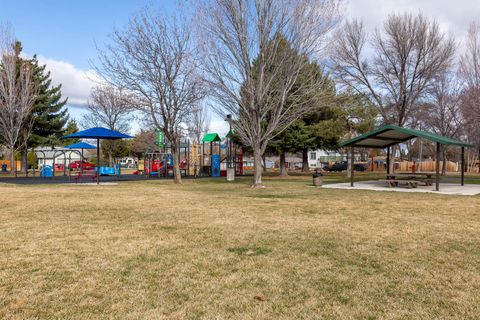 Tiny photo for 1650 SW 16th Street, Redmond, OR 97756 (MLS # 220217362)