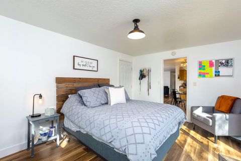 Tiny photo for 1650 SW 16th Street, Redmond, OR 97756 (MLS # 220217362)