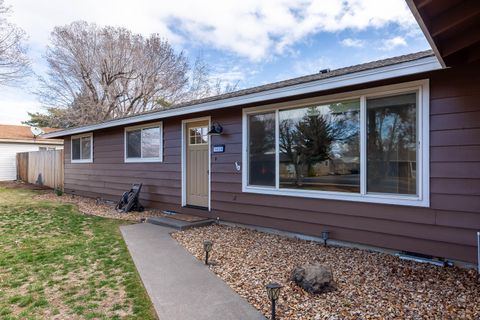 Tiny photo for 1650 SW 16th Street, Redmond, OR 97756 (MLS # 220217362)