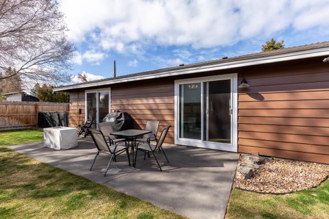 Tiny photo for 1650 SW 16th Street, Redmond, OR 97756 (MLS # 220217362)