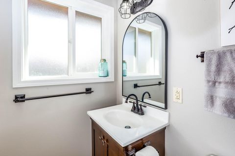 Tiny photo for 1650 SW 16th Street, Redmond, OR 97756 (MLS # 220217362)