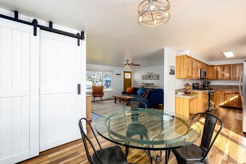 Tiny photo for 1650 SW 16th Street, Redmond, OR 97756 (MLS # 220217362)