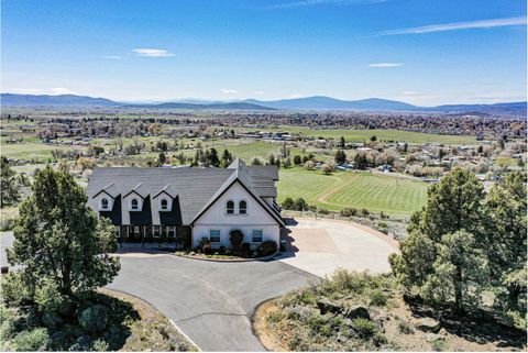 Photo of 8131 Markgraf Lane, Klamath Falls, OR 97603 (MLS # 220215658)