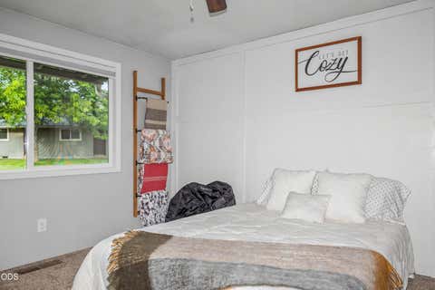 Tiny photo for 3665 Pine Tree Drive, Klamath Falls, OR 97603 (MLS # 220224608)