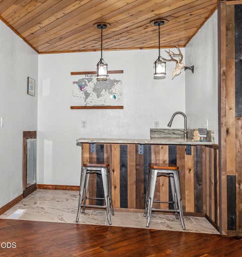 Tiny photo for 3665 Pine Tree Drive, Klamath Falls, OR 97603 (MLS # 220224608)
