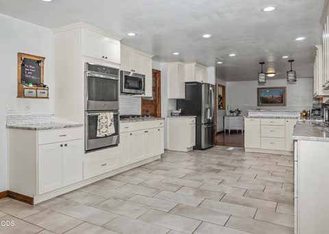 Tiny photo for 3665 Pine Tree Drive, Klamath Falls, OR 97603 (MLS # 220224608)
