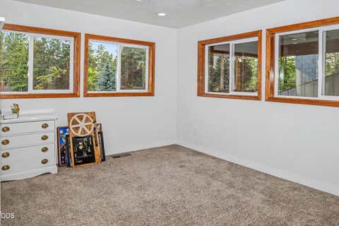Tiny photo for 3665 Pine Tree Drive, Klamath Falls, OR 97603 (MLS # 220224608)