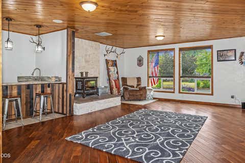Tiny photo for 3665 Pine Tree Drive, Klamath Falls, OR 97603 (MLS # 220224608)