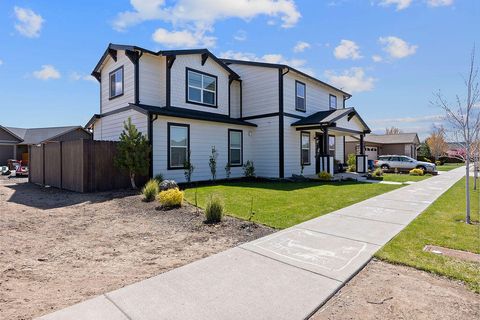 Tiny photo for 1008 NE Whistle Way, Prineville, OR 97754 (MLS # 220220114)