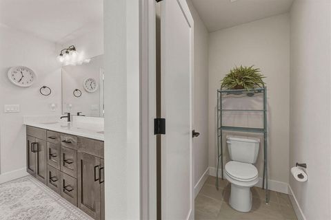 Tiny photo for 1008 NE Whistle Way, Prineville, OR 97754 (MLS # 220220114)