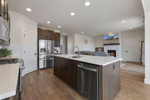 Tiny photo for 1008 NE Whistle Way, Prineville, OR 97754 (MLS # 220220114)