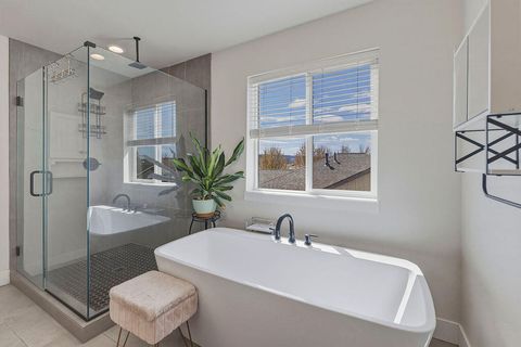 Tiny photo for 1008 NE Whistle Way, Prineville, OR 97754 (MLS # 220220114)