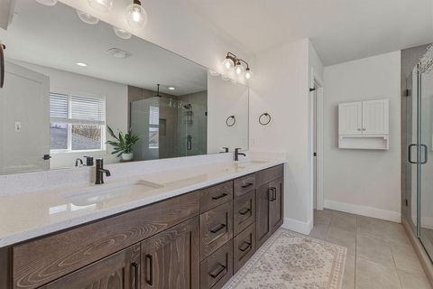 Tiny photo for 1008 NE Whistle Way, Prineville, OR 97754 (MLS # 220220114)