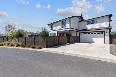 Tiny photo for 1008 NE Whistle Way, Prineville, OR 97754 (MLS # 220220114)