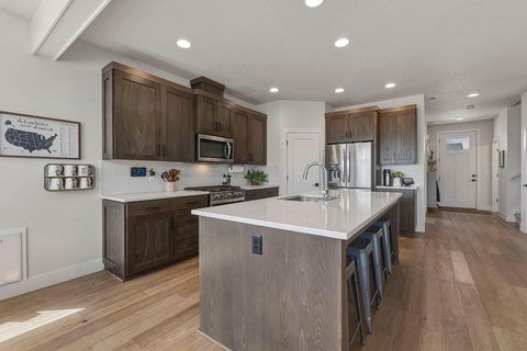 Tiny photo for 1008 NE Whistle Way, Prineville, OR 97754 (MLS # 220220114)