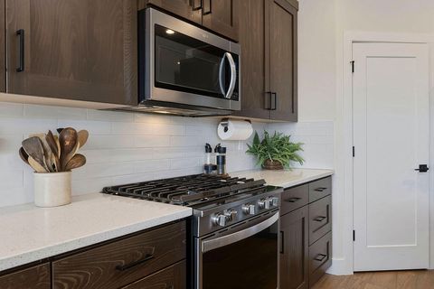 Tiny photo for 1008 NE Whistle Way, Prineville, OR 97754 (MLS # 220220114)