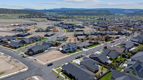 Tiny photo for 1008 NE Whistle Way, Prineville, OR 97754 (MLS # 220220114)