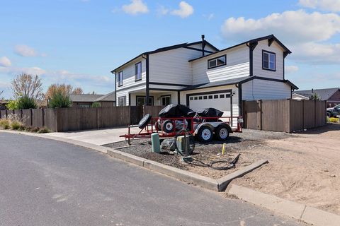 Tiny photo for 1008 NE Whistle Way, Prineville, OR 97754 (MLS # 220220114)