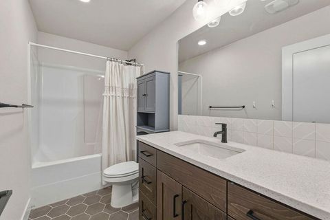 Tiny photo for 1008 NE Whistle Way, Prineville, OR 97754 (MLS # 220220114)